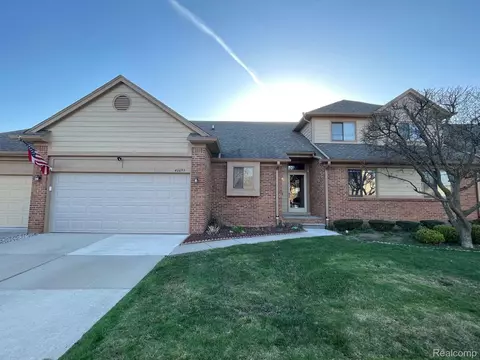 46693 High Mdws, Macomb, MI 48044