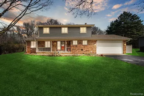 5283 Greenfield Rd, Brighton, MI 48114