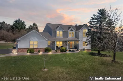 6000 Hickory Meadows Dr, White Lake, MI 48383