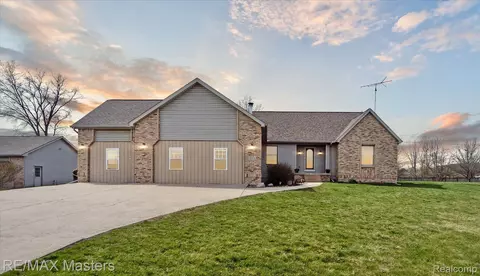 10510 Seymour Rd, Gaines, MI 48436