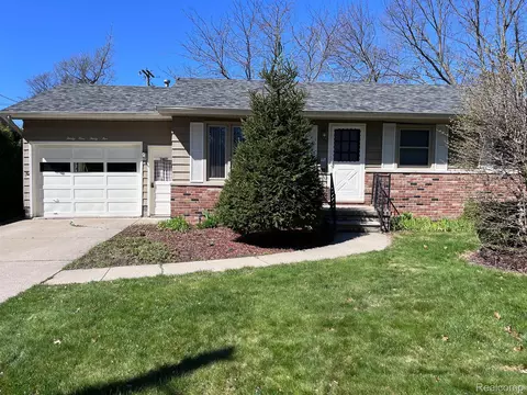 3135 Stone St, Port Huron, MI 48060