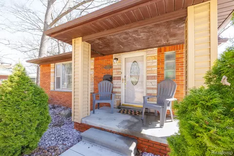 16129 Kennebec St, Southgate, MI 48195