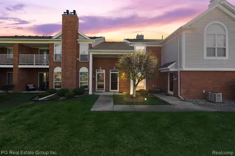 52208 Heatherstone Ave, Macomb, MI 48042