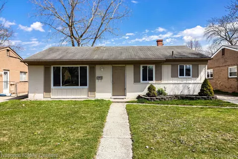 8304 Milburn St, Westland, MI 48185