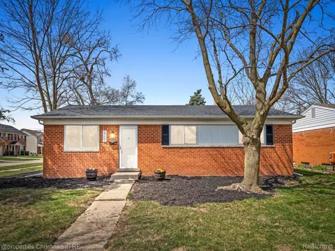 2701 Sparta Dr, Troy, MI 48083