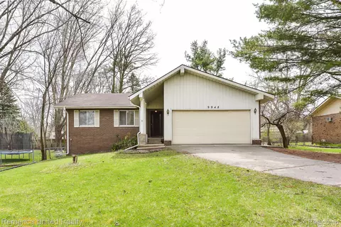 9948 Mevis Dr, Brighton, MI 48114