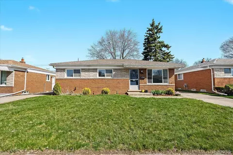 7225 Superior, Center Line, MI 48015
