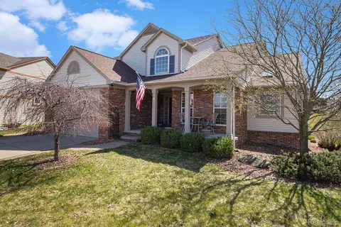 4336 Meadowbrook Crt Ct, Grand Blanc, MI 48439