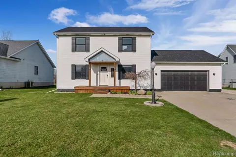 3054 Blue Grass Ln, Flint, MI 48473