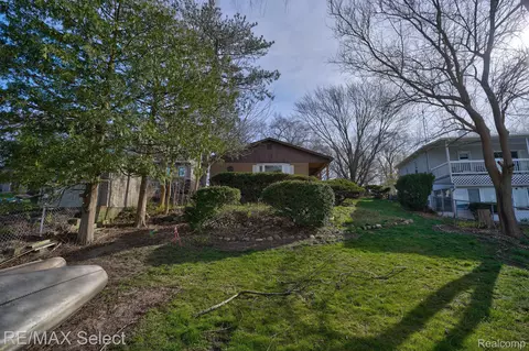2129 Miles Rd, Oregon, MI 48446