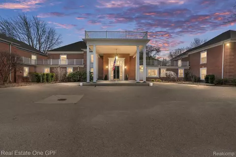 17111 E Jefferson Ave #8, Grosse Pointe, MI 48230