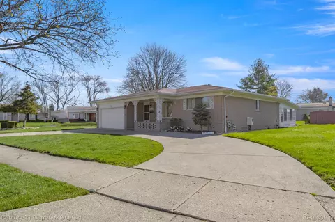 32156 Lancaster Dr, Warren, MI 48088