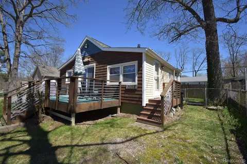 11115 Crawford, Pinckney, MI 48169