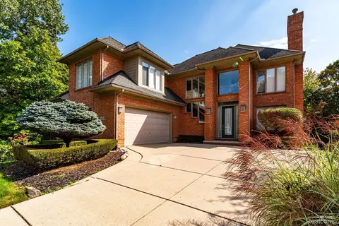 18201 Cascade Dr, Northville, MI 48168