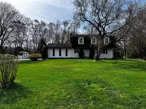60815 Deer Creek Dr, Lyon, MI 48178