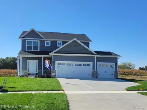 13108 Westwinds Dr, Fenton, MI 48451