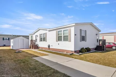 11742 Cedarbrook Dr, Green Oak, MI 48178