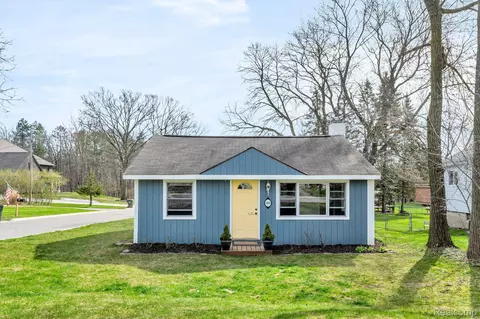 3615 Dearborn Ave, Rochester Hills, MI 48309