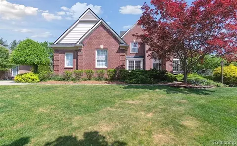 6361 Branford Dr, West Bloomfield, MI 48322