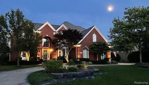 3891 White Tail Dr, Rochester, MI 48306