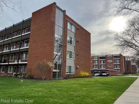 2820 Woodslee Dr #406, Royal Oak, MI 48073