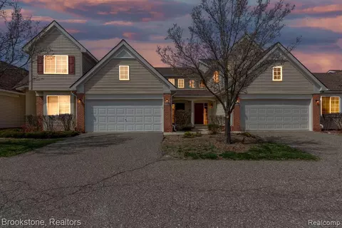 4305 Willow View Crt Ct, Genoa, MI 48843