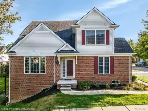 29274 Douglas Dr, Novi, MI 48377