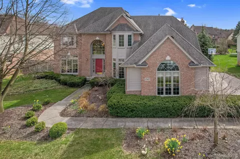 25857 Cheyenne Dr, Novi, MI 48374