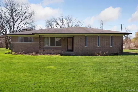 2548 Irma St, Warren, MI 48092