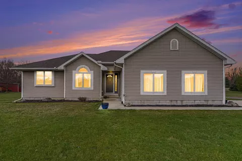 18328 Walnut Ln, Unadilla, MI 48137