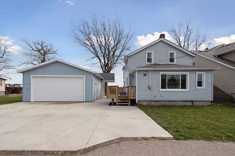 7892 Lakeshore Dr, Estral Beach, MI 48166