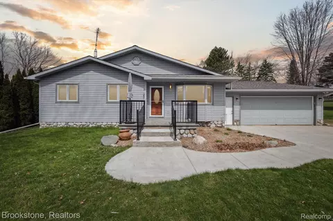 3221 Perry Crt Ct, Grand Blanc, MI 48439