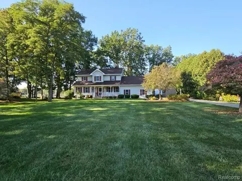 1676 Peppermill Rd, Lapeer, MI 48446