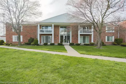 42221 Toddmark Ln #121, Clinton Township, MI 48038