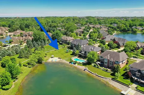 47924 Manorwood Dr, Northville, MI 48168