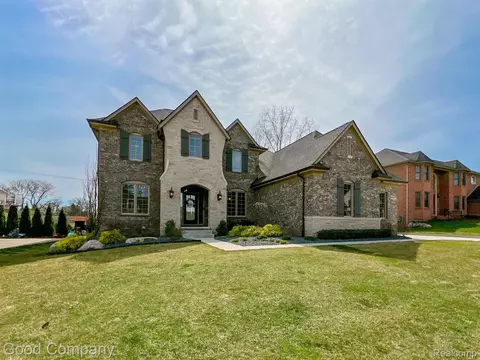 54040 Birchfield Dr W, Shelby Township, MI 48316