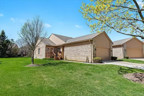 22141 Lancrest, Farmington Hills, MI 48335