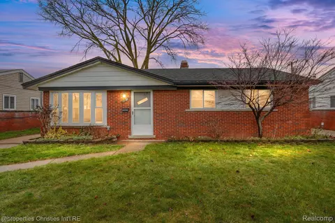 26184 Tawas St, Madison Heights, MI 48071
