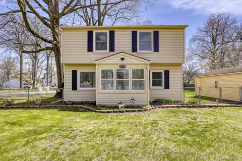 5972 N Linville St, Westland, MI 48185