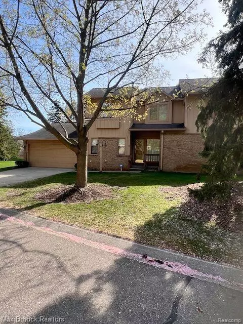 22255 River Ridge Trl, Farmington Hills, MI 48335