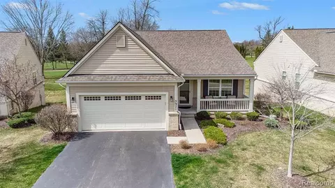 5971 Baypointe Blvd, Clarkston, MI 48346