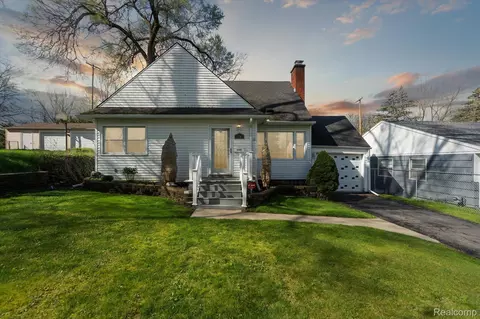 3701 Brentwood Dr, Flint, MI 48503
