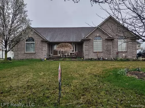 25309 Pine Ridge Dr, Flat Rock, MI 48134