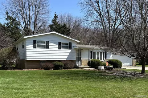1103 Carlson Dr, Burton, MI 48509