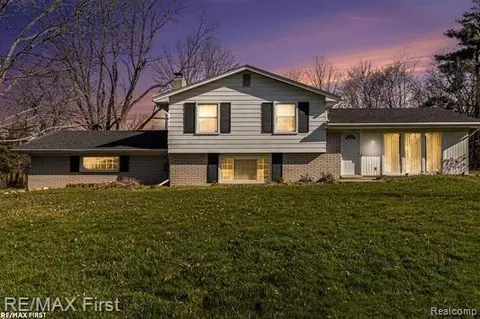34210 Banbury St, Farmington Hills, MI 48331