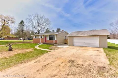 8120 Irish Rd, Millington, MI 48746