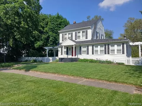 9438 Butwell St, Livonia, MI 48150