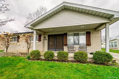 25104 Richard St, Taylor, MI 48180