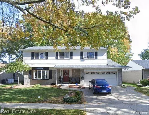 652 Kinloch St, Dearborn Heights, MI 48127