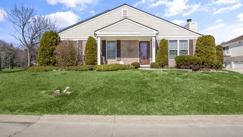 7652 Woodview Dr, Waterford, MI 48327